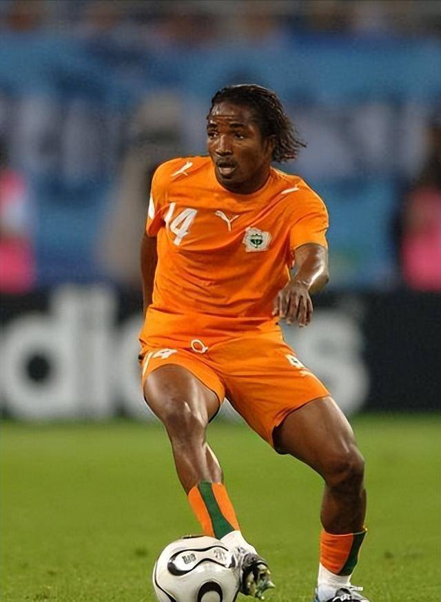 亚博体育-包含德罗巴在老鹰比赛中比分优势明显，高光表现引发热议！的词条